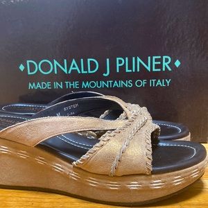 LIKE NEW! Donald J Pliner wedge sandals distressed metallic sand